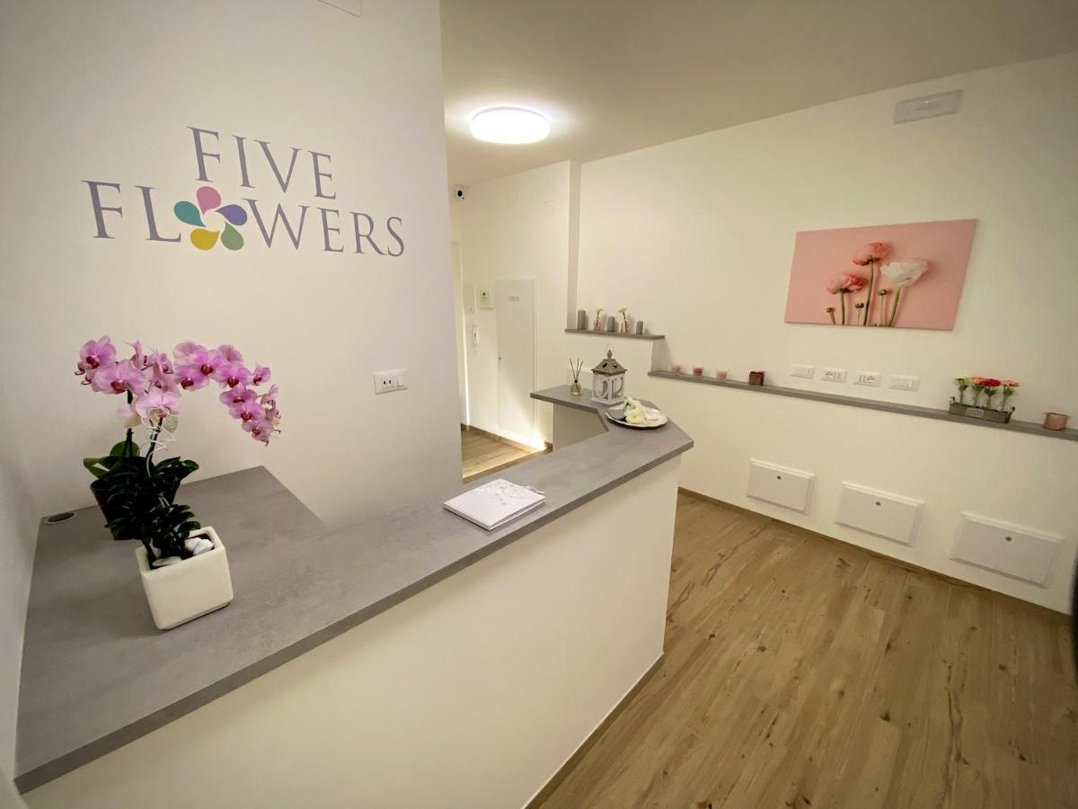 Five Flowers Guest House Триест Экстерьер фото
